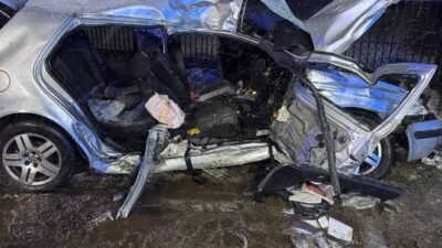Volkswagen ile kamyon kafa kafaya çarpıştı. 4 kişi hastaneye kaldırıldı 4 Volkswagen ile kamyon kafa kafaya carpisti 4 kisi hastaneye kaldirildi 25713