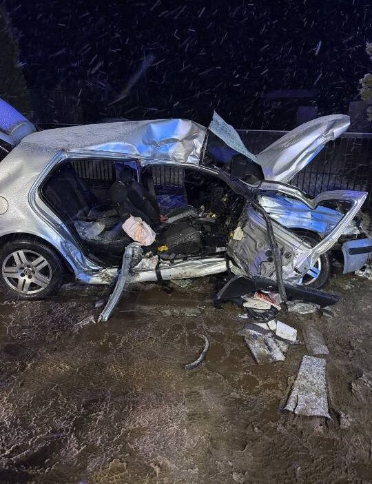 Volkswagen ile kamyon kafa kafaya carpisti 4 kisi hastaneye kaldirildi 25713