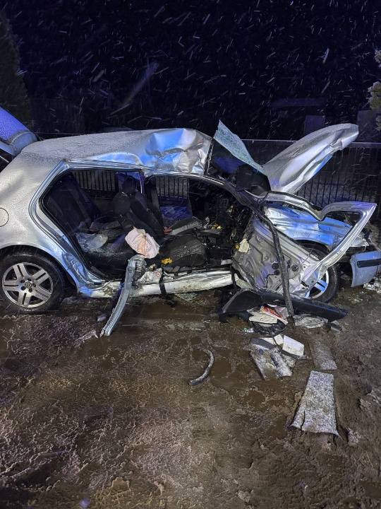 volkswagen ile kamyon kafa kafaya carpisti 4 kisi hastaneye kaldirildi 25713