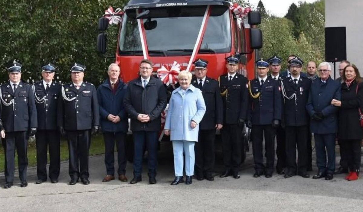 W jcik ko milletvekiliyle cektirdigi fotografla alay etmek istedi fotografta kimin oldugunu fark etmedi 22677