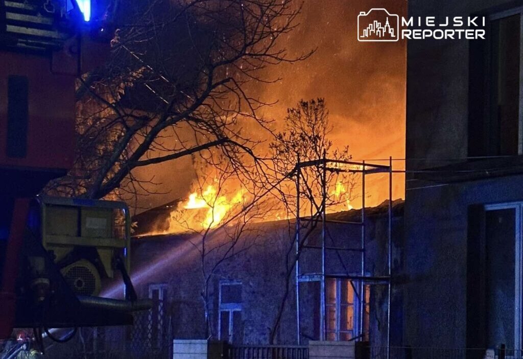 W ochy de bir binada cikan yangin tum binayi kapladi alti itfaiye ekibi is basinda 26619