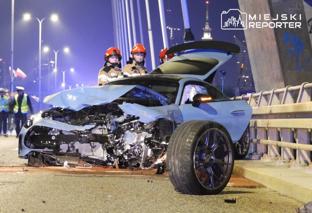 Wi tokrzyski koprusu uzerinde 1 5 milyon pln degerinde mercedes spor otomobil parcalandi 21298