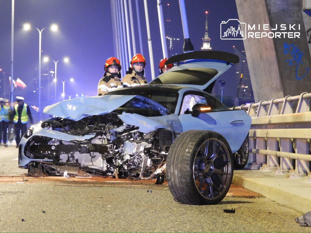 wi tokrzyski koprusu uzerinde 1 5 milyon pln degerinde mercedes spor otomobil parcalandi 21298