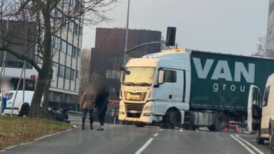 Wis ostrada da bir kamyon ile bir motosikletli arasinda carpisma 21844