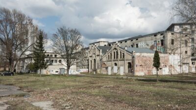 Wola nin kalbindeki 1 6 hektarlik arsa satilacak mi okopowa 78 deki araziden sehir ne kadar kazanacak 24288