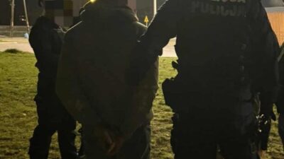 Wolomin de pedofilik egilimlerinden suphelenilen 53 yasindaki kisinin vatandas tarafindan yakalanmasi vi deo 21970