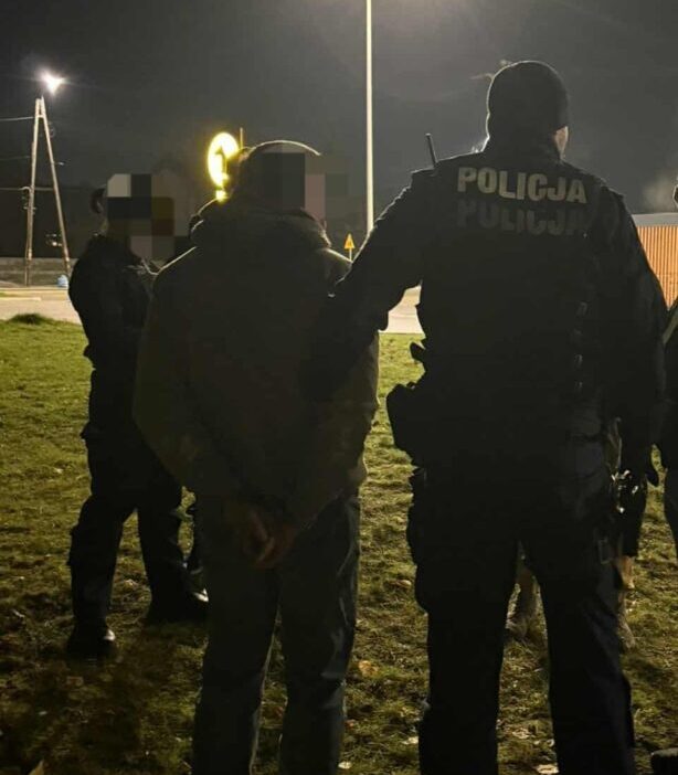 Wolomin de pedofilik egilimlerinden suphelenilen 53 yasindaki kisinin vatandas tarafindan yakalanmasi vi deo 21970