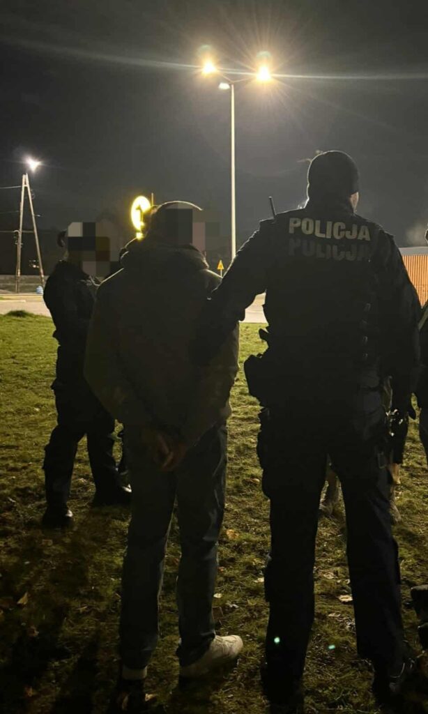 wolomin de pedofilik egilimlerinden suphelenilen 53 yasindaki kisinin vatandas tarafindan yakalanmasi vi deo 21970