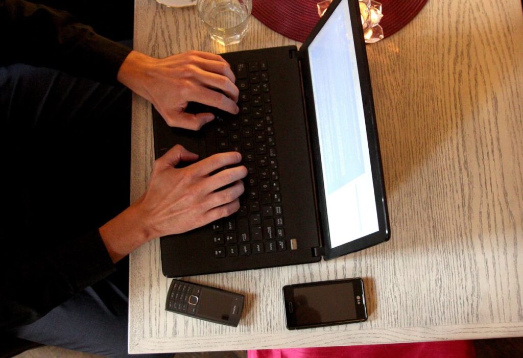 wroc aw daki olay digerlerinin yani sira 200 yasinda bir adam da oy kullandi belediye bildirimde bulundu 21511