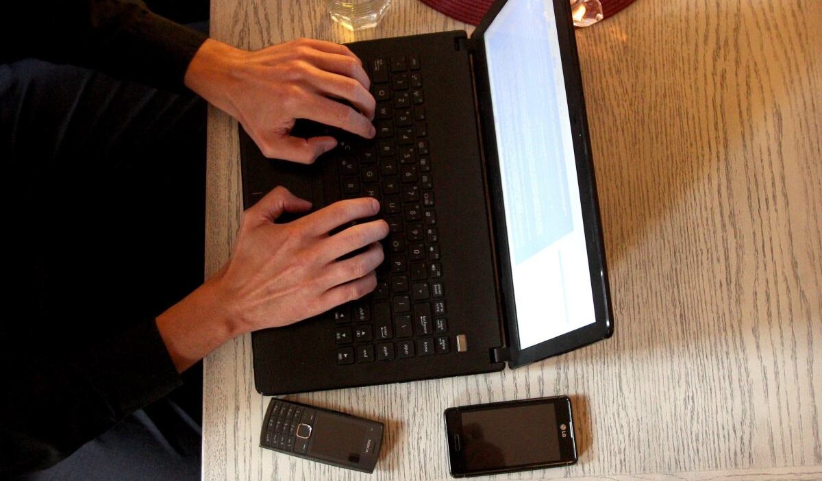 Wroc aw daki olay digerlerinin yani sira 200 yasinda bir adam da oy kullandi belediye bildirimde bulundu 21511