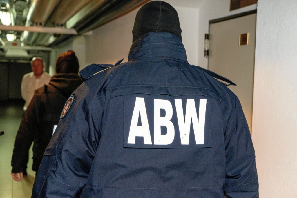 yabanci istihbarat icin hareket ediyorlardi baska tutuklamalar da var yeni bildiri 26252