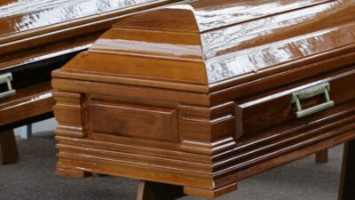 Yakilmadan once tabutun icinde uyandi kapinin calindigini duydular 25490