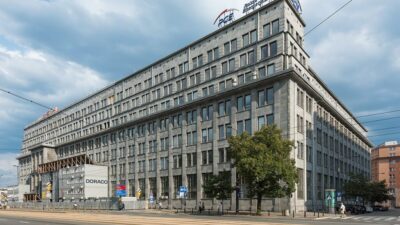 Yapinin her acilisi baska surprizleri de beraberinde getiriyor bgk binasinin yenilenmesi devam ediyor 22251