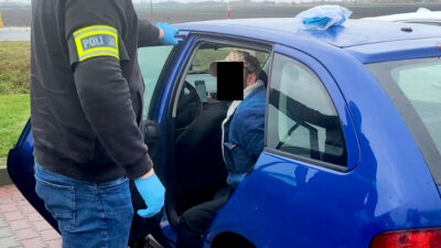 Yasli vatandaslari dolandirdilar gozaltina alindilar ve tutuklandilar 21591