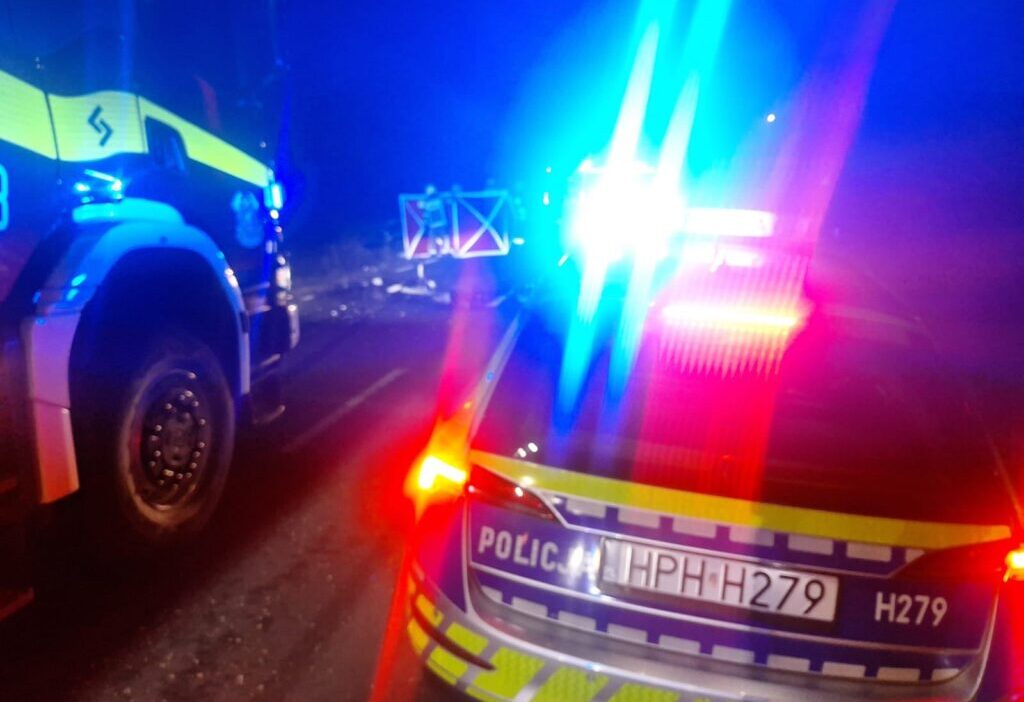 Yolda trajik bir kafa kafaya carpisma bir kisi oldu bmw li saldirgan tamamen sarhos ve ehliyeti yok 21898