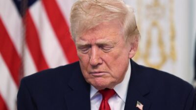 Donald trump bir kadın ulusal muhafız askerine veda etti. Washington'daki saldırıdan sağ kurtulamadı 2 Z32431595ihgdonald trump zdjecie archiwalne