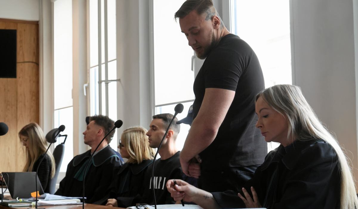 Zak buna dayanamadı ve savcıyı yalancılıkla suçladı. "hanımefendinin benden özür dilemesini istiyorum" dedi. 1 Zak buna dayanamadi ve savciyi yalancilikla sucladi hanimefendinin benden ozur dilemesini istiyorum dedi 25248