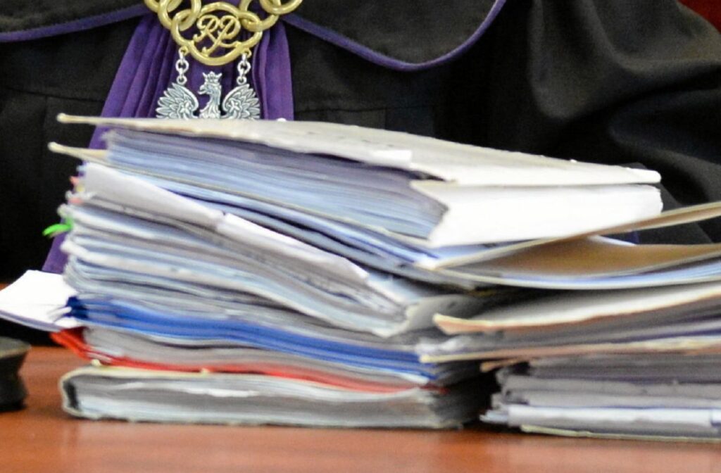 zamo tan bir yargic dokunulmazligini kaybetti ve suclamayi dinledi i cki ictikten sonra bir carpismaya neden oldugu iddia edildi 21787