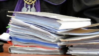 Zamo tan bir yargic dokunulmazligini kaybetti ve suclamayi dinledi i cki ictikten sonra bir carpismaya neden oldugu iddia edildi 21787