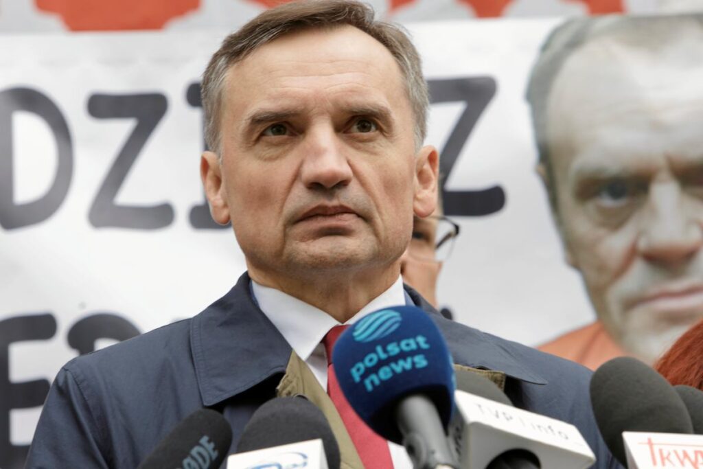 zbigniew ziobra icin sirada ne var polonyalilar hukuk ve adalet pis hukumetinin eski adalet bakani hakkinda konustu 22881