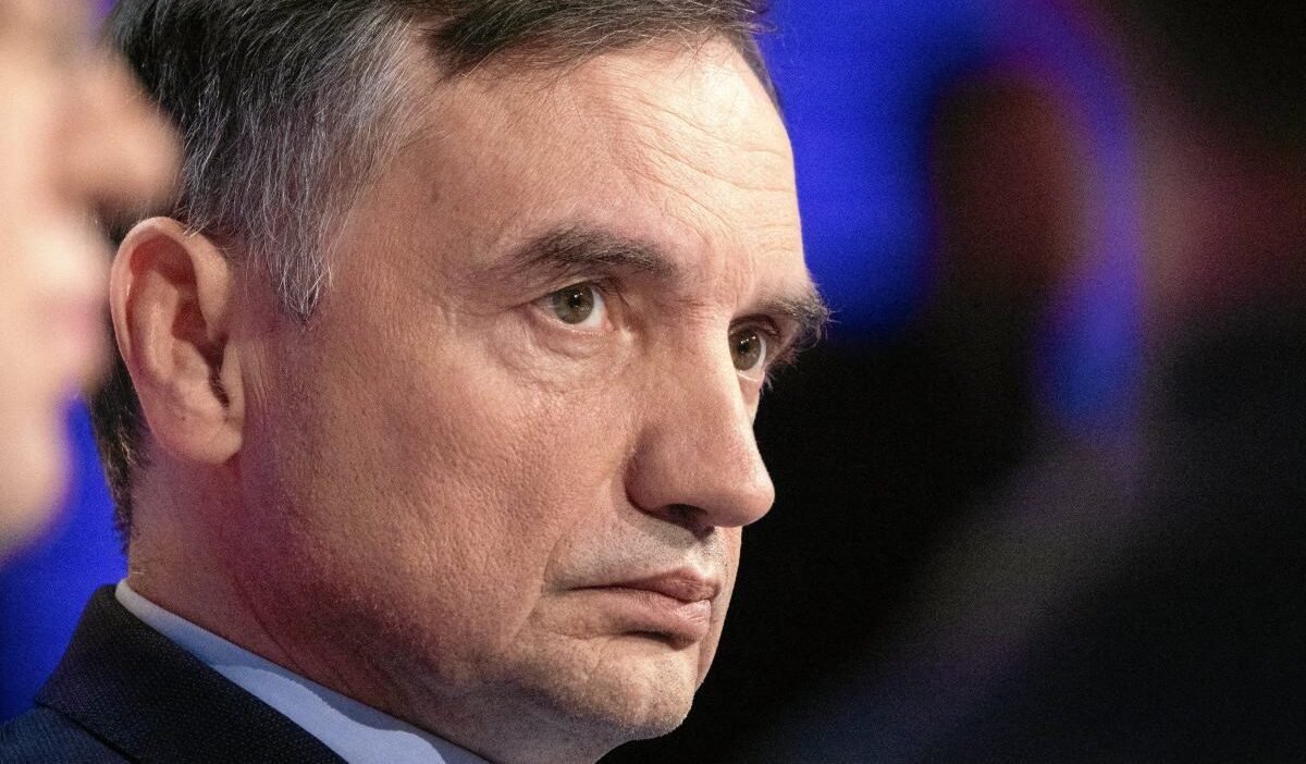 Zbigniew ziobro bir karsi hamleyle karsilik verdi belgenin ifsa edilmesinin ardindan savciliga yapilan bildirim 20902