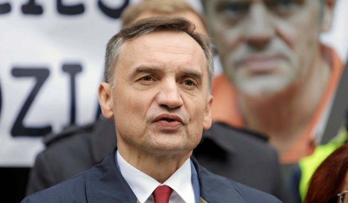 Zbigniew ziobro budapeşte'de. Kurumda kalacak 1 Zbigniew ziobro budapeste de kurumda kalacak 21627