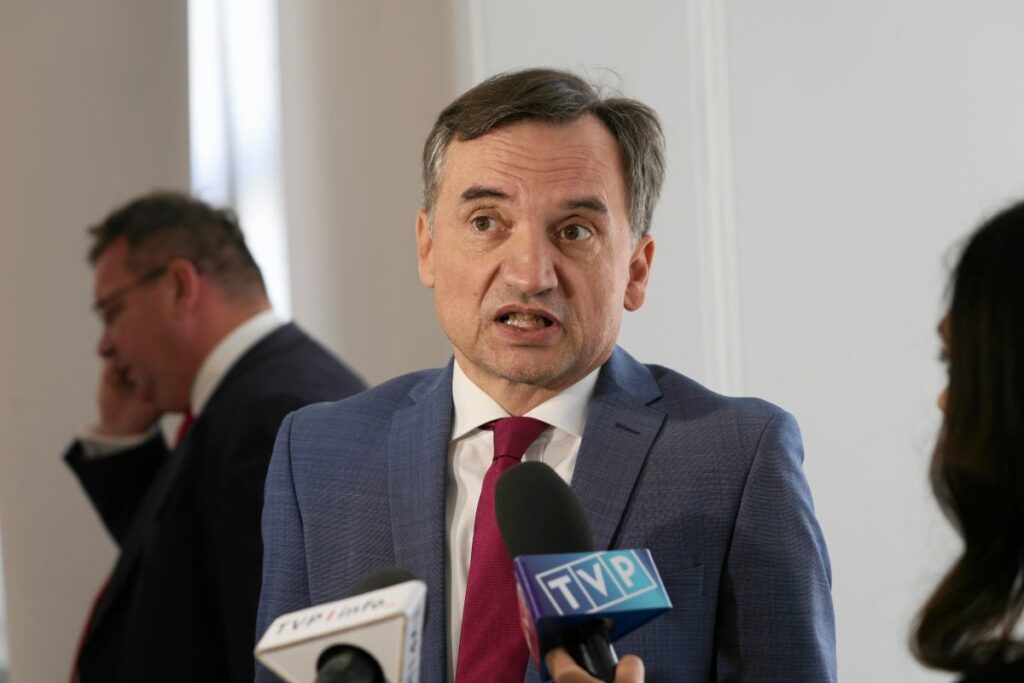 zbigniew ziobro dokunulmazliginin kaldirilmasinin ardindan konustu agzimin kapanmasina izin vermeyecegim 22039