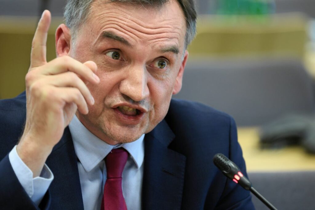 zbigniew ziobro gozalti kararina tepki gosterdi donald tusk in intikaminin etkisi 23196