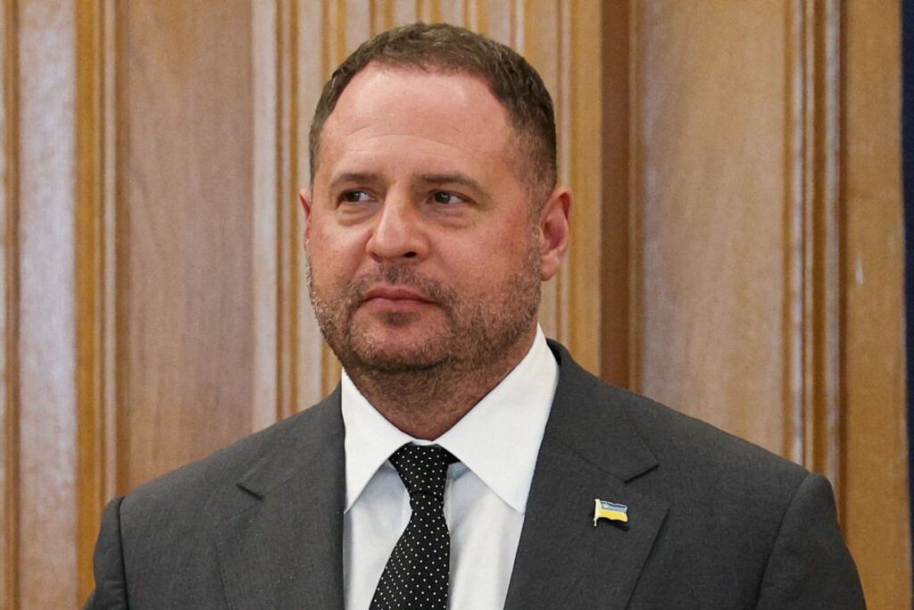 zelensky nin hukuk burosunun baskaninin istifasi andriy yermak soz aldi on tarafa rapor veriyorum 26411