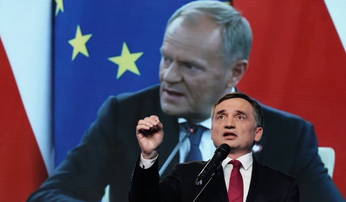 Ziobro bir girisle sasirtti sejm deki oylamalarin ardindan soz aldi tusk i sucladi 21991