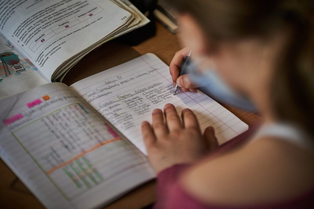 zorunlu ev odevi geri mi donecek polonyalilarin ne dusundugu biliniyor sondage 21206