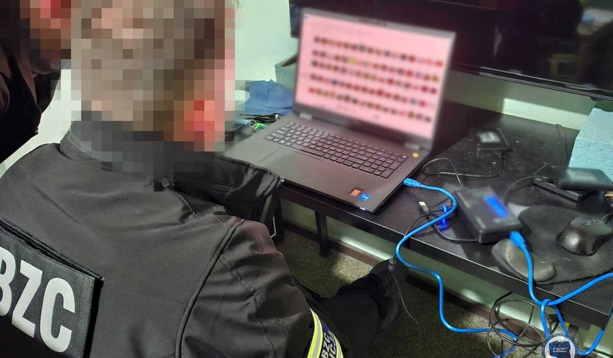 100 kisi gozaltina alindi ve 600 000 dosya oyun bitti eylemi pedofili agini vurdu 27580