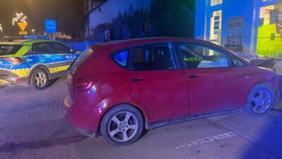 18 yasindaki sarhos bir genc arabasiyla bir dukkana daldi gencin ehliyeti yoktu ve arabada olmasi gerekenden daha fazla kisi vardi 30727