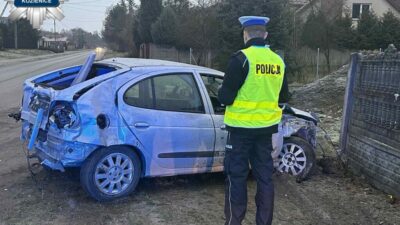 22 yasindaki genc aracin kontrolunu kaybederek bir arazinin citlerine carpti 31117