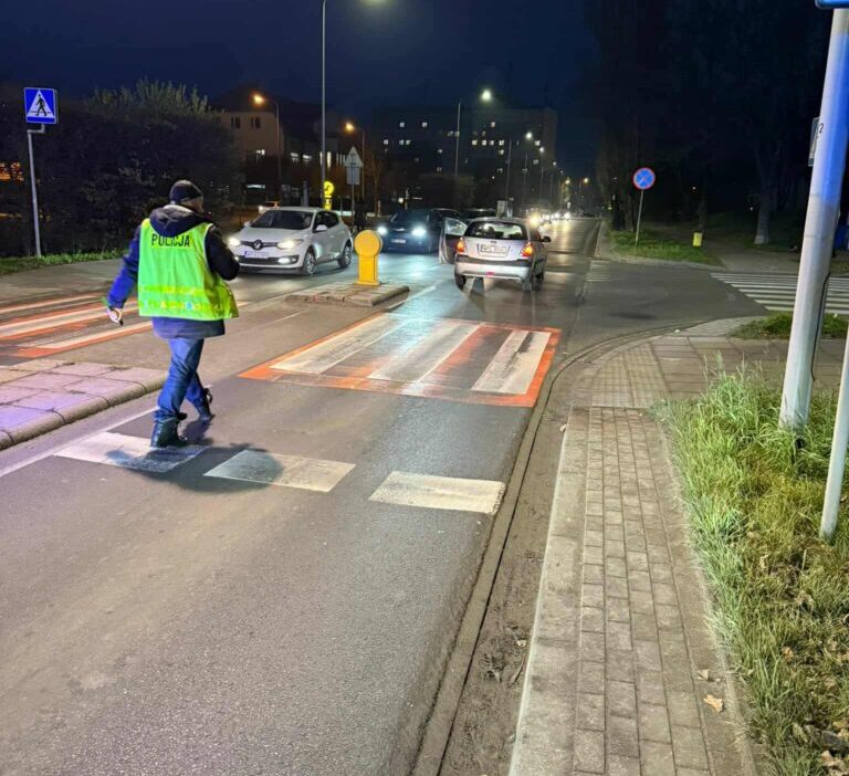 74 yasindaki kisi yaya gecidinde 77 yasindaki kadina carpti 27710