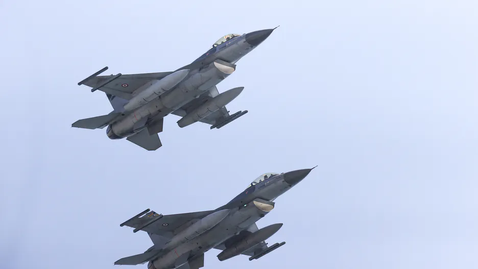 Türk f-16'ları karadeniz'de kontrolden çıkan i̇ha'yı düşürdü: türkiye sınırına yaklaşıyordu 1