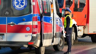 A4'te araba kazası. 43 yaşındaki bir kadın kazadan sağ kurtuldu. Kadın arabadan çıktıktan sonra öldü. 4 A4 te araba kazasi 43 yasindaki bir kadin kazadan sag kurtuldu kadin arabadan ciktiktan sonra oldu 28409