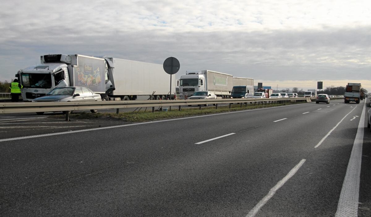 A4 wrocław yönünde trafiğe kapatıldı. Polis çağrısı var 1 A4 wroc aw yonunde trafige kapatildi polis cagrisi var 27186