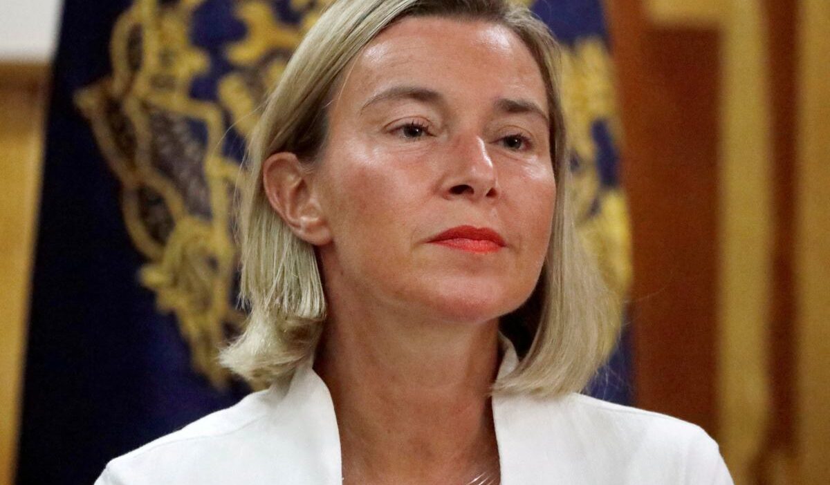 Ab diplomasisinin eski başkanı gözaltına alındı. "polis bir baskın düzenledi". 1 Ab diplomasisinin eski baskani gozaltina alindi polis bir baskin duzenledi 27145