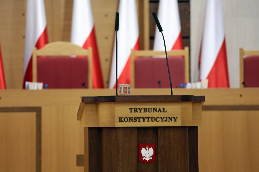 abad polonya ya sert cikti anayasa mahkemesi bagimsiz ve tarafsiz bir mahkeme degildir 30834