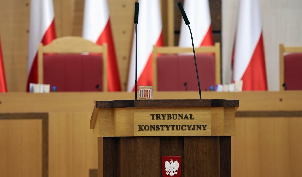 Abad polonya ya sert cikti anayasa mahkemesi bagimsiz ve tarafsiz bir mahkeme degildir 30834