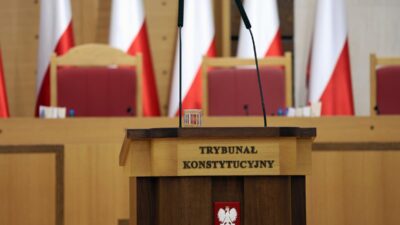 Abad polonya ya sert cikti anayasa mahkemesi bagimsiz ve tarafsiz bir mahkeme degildir 30834