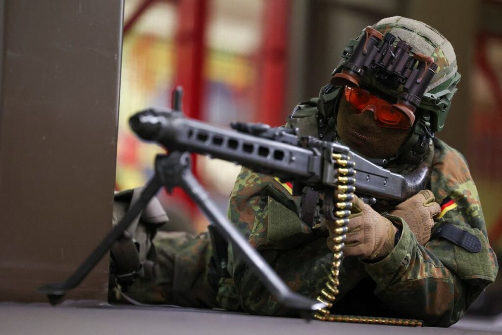 almanlar alarm veriyor birisi onlardan binlerce mermi calmis 27237