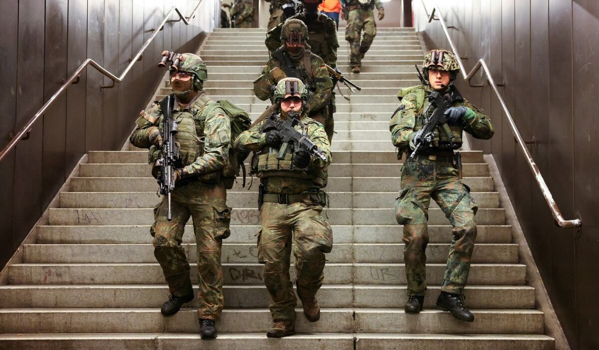 Almanya polonya ya asker gonderiyor tahkimat insa edecekler 29667