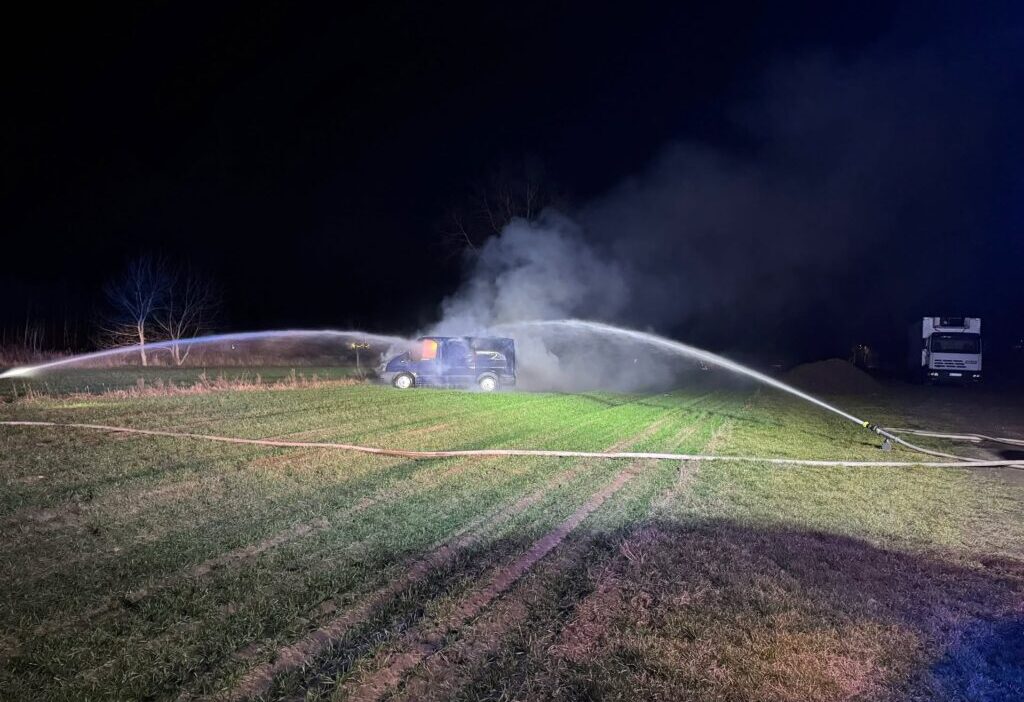 Asetilen tuplerinin karistigi bir otobus yangini operasyon birkac saat surdu 32114