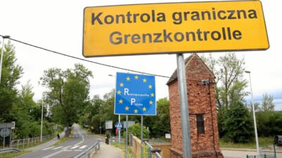 Avrupa komisyonu gocmenlerin yeniden yerlestirilmesine iliskin kararini yayinladi polonya kucuk cemberin icinde 27762