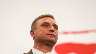 Bąkiewicz 400,000 zlotiyi geri ödeyecek. Bir hükümet sözcüsü şu açıklamayı yaptı 4 B kiewicz 400 000 zlotiyi geri odeyecek bir hukumet sozcusu su aciklamayi yapti 29256