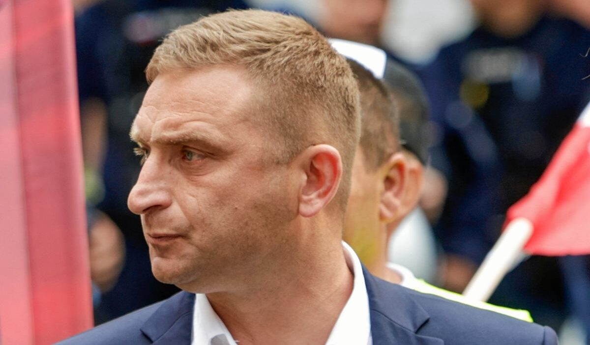 B kiewicz yabani otlari temizlemek konusunda gurledi sorusturma daha ust bir seviyeye tasindi 30397