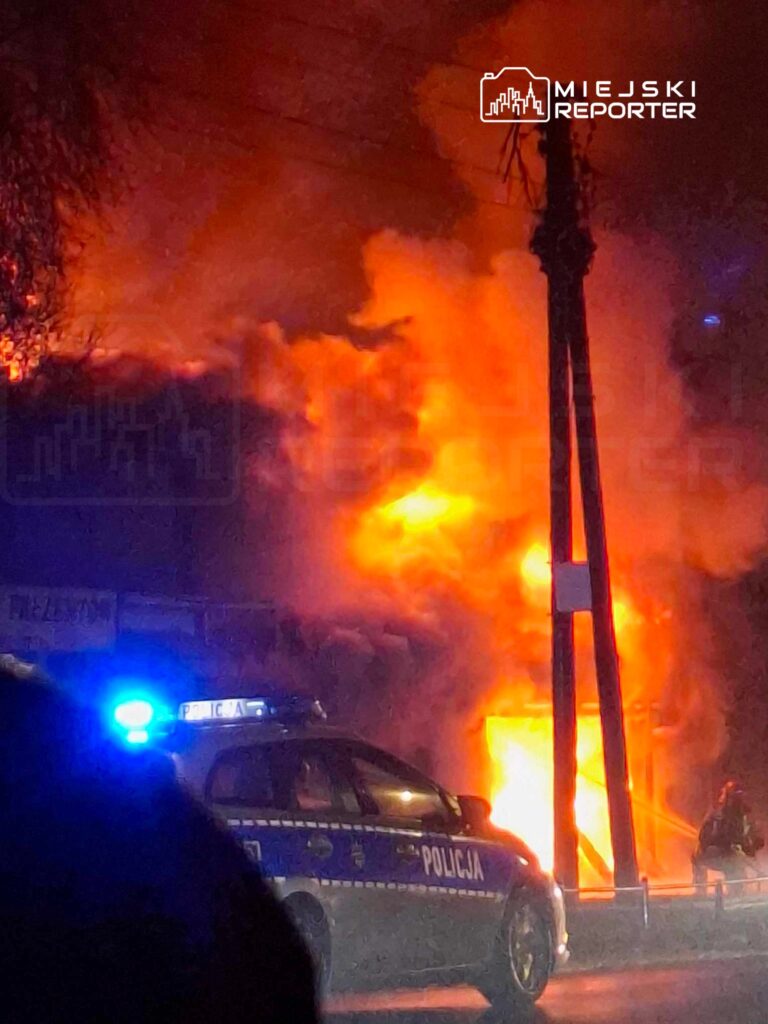 Bakalarska da ticari bir binada yangin parca yaniyor yangin sondurme operasyonu devam ediyor 32597