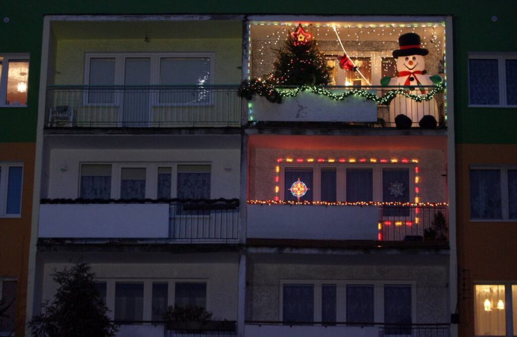 balkondaki noel isiklari icin ceza mi geceleri dikkatli olmakta fayda var 31311